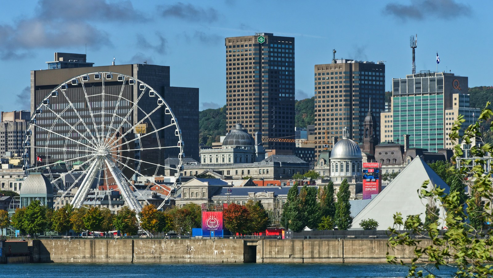 Le Vieux-Port de Montréal, la Grande Roue et le marché Bonsecours